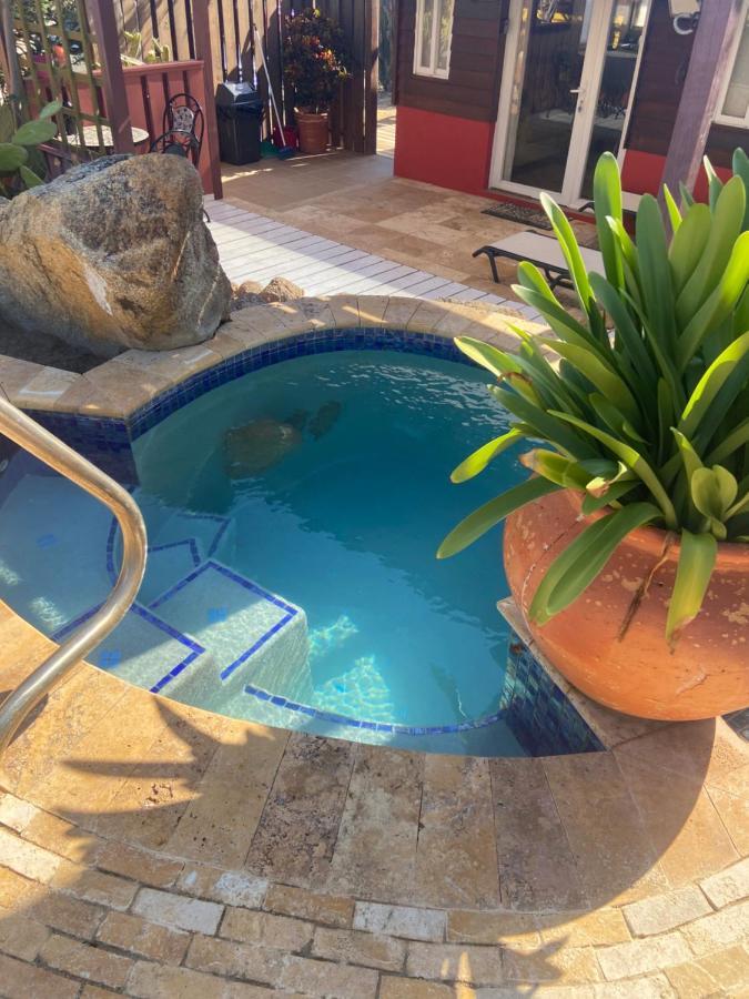Cozy studio apartment with private jacuzzi Oranjestad Exterior foto