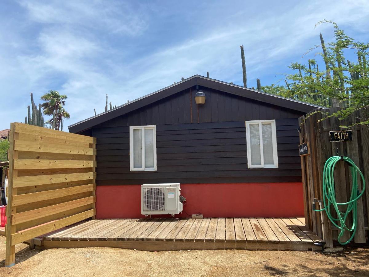 Cozy studio apartment with private jacuzzi Oranjestad Exterior foto