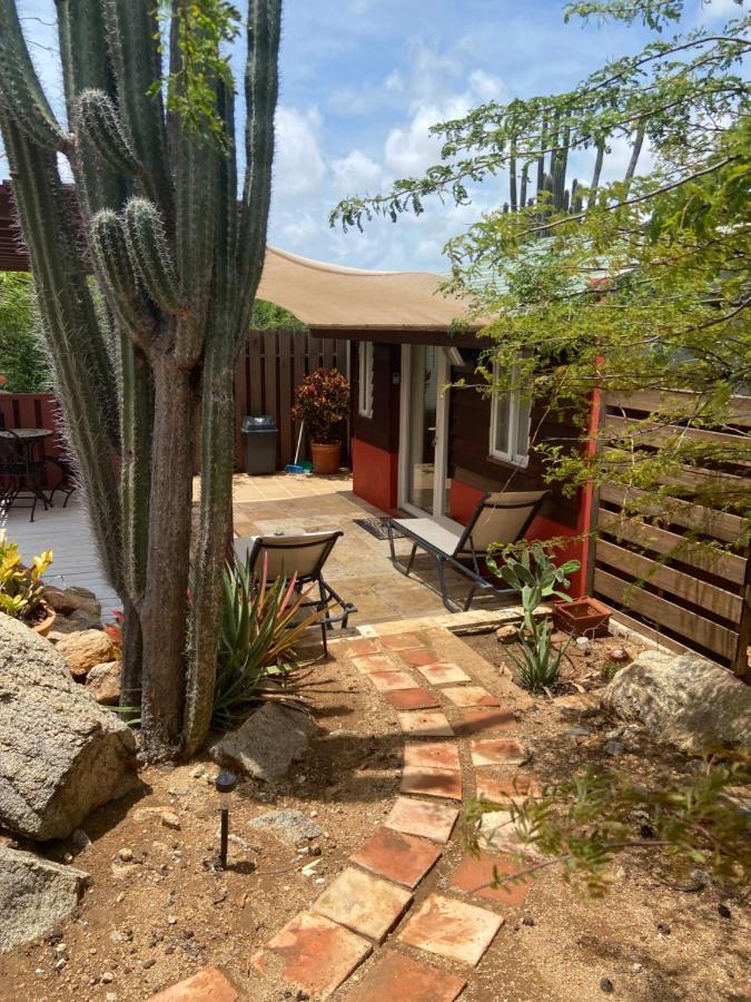 Cozy studio apartment with private jacuzzi Oranjestad Exterior foto