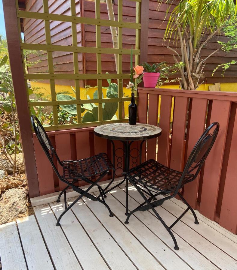 Cozy studio apartment with private jacuzzi Oranjestad Exterior foto