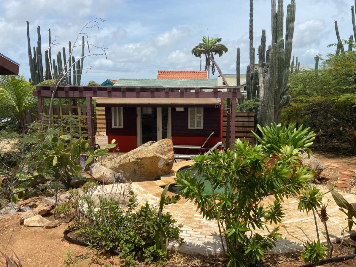 Cozy studio apartment with private jacuzzi Oranjestad Exterior foto