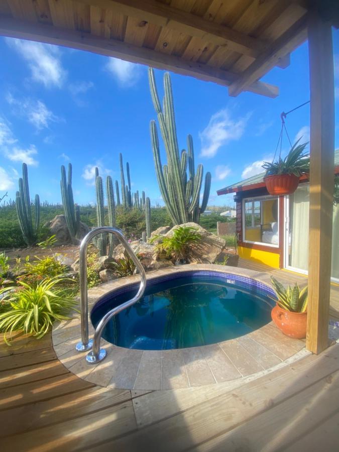 Cozy studio apartment with private jacuzzi Oranjestad Exterior foto