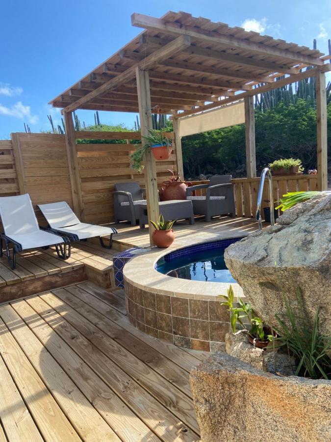 Cozy studio apartment with private jacuzzi Oranjestad Exterior foto