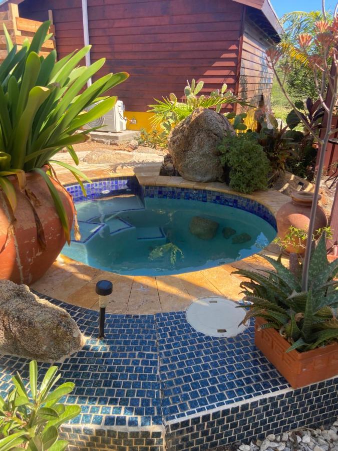 Cozy studio apartment with private jacuzzi Oranjestad Exterior foto