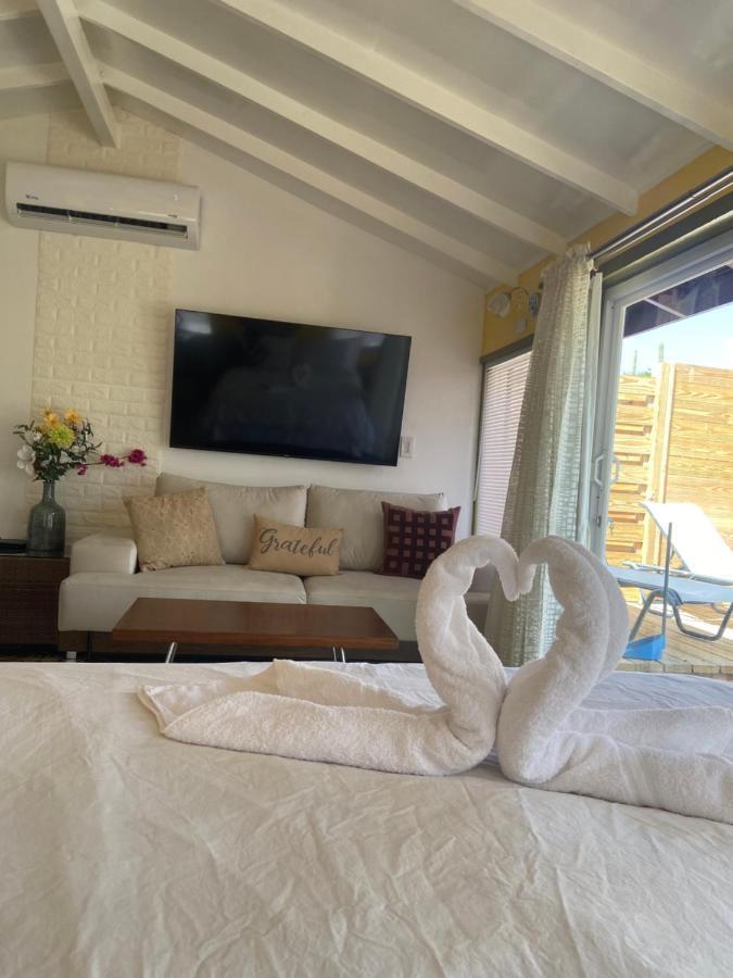 Cozy studio apartment with private jacuzzi Oranjestad Exterior foto
