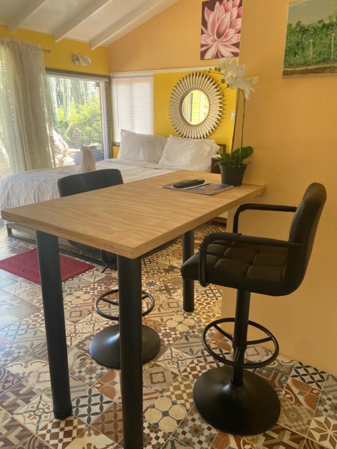 Cozy studio apartment with private jacuzzi Oranjestad Exterior foto